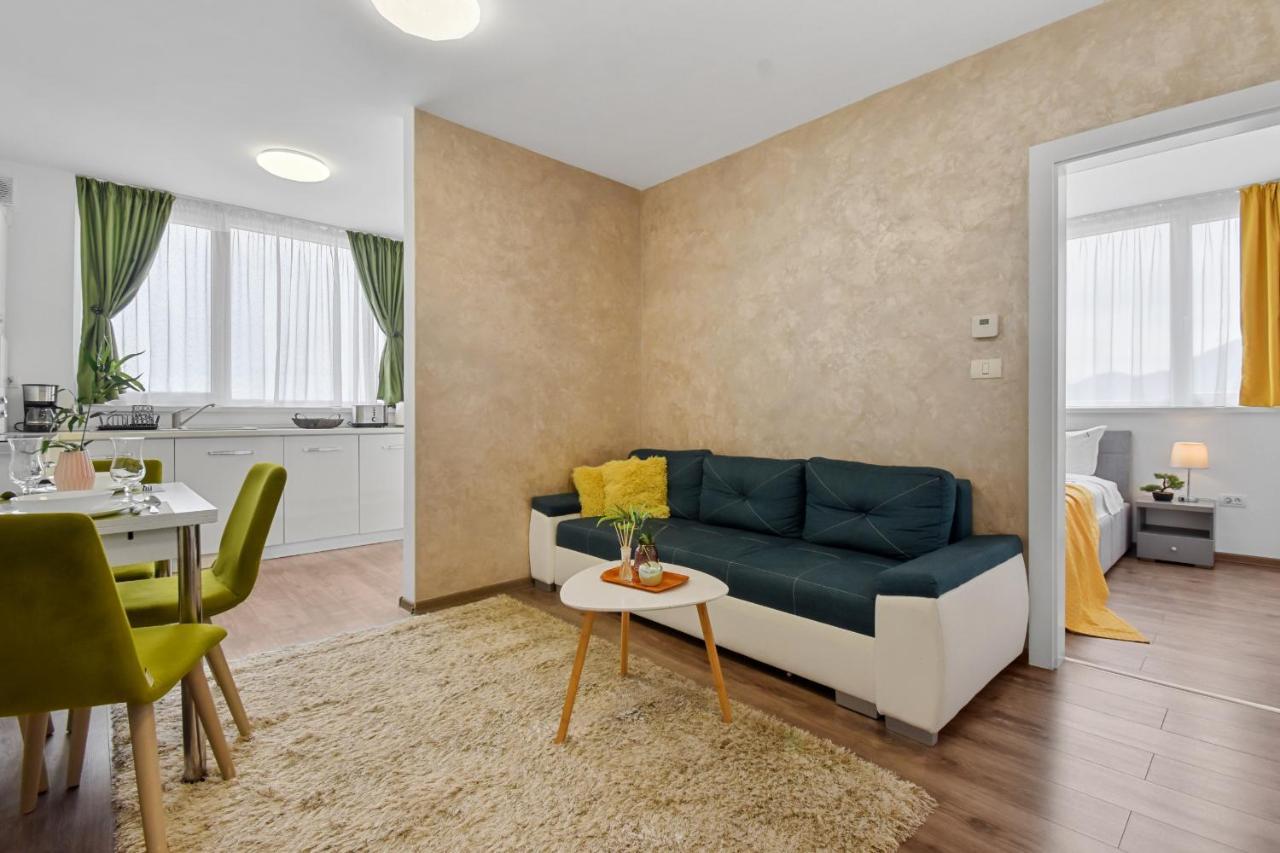 Modern In New Building With Panoramic View Apartment Brasov Bagian luar foto