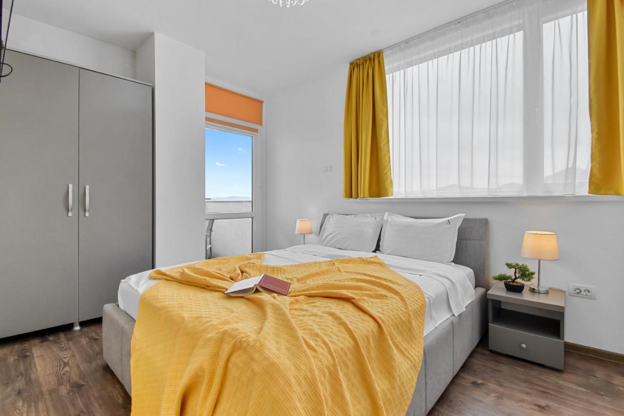 Modern In New Building With Panoramic View Apartment Brasov Bagian luar foto