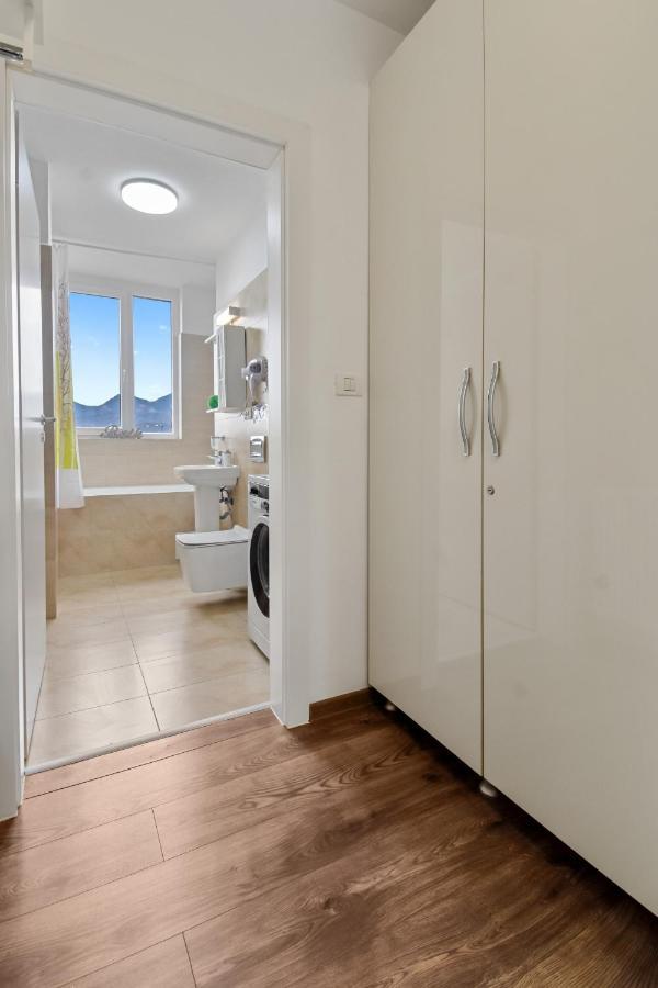 Modern In New Building With Panoramic View Apartment Brasov Bagian luar foto