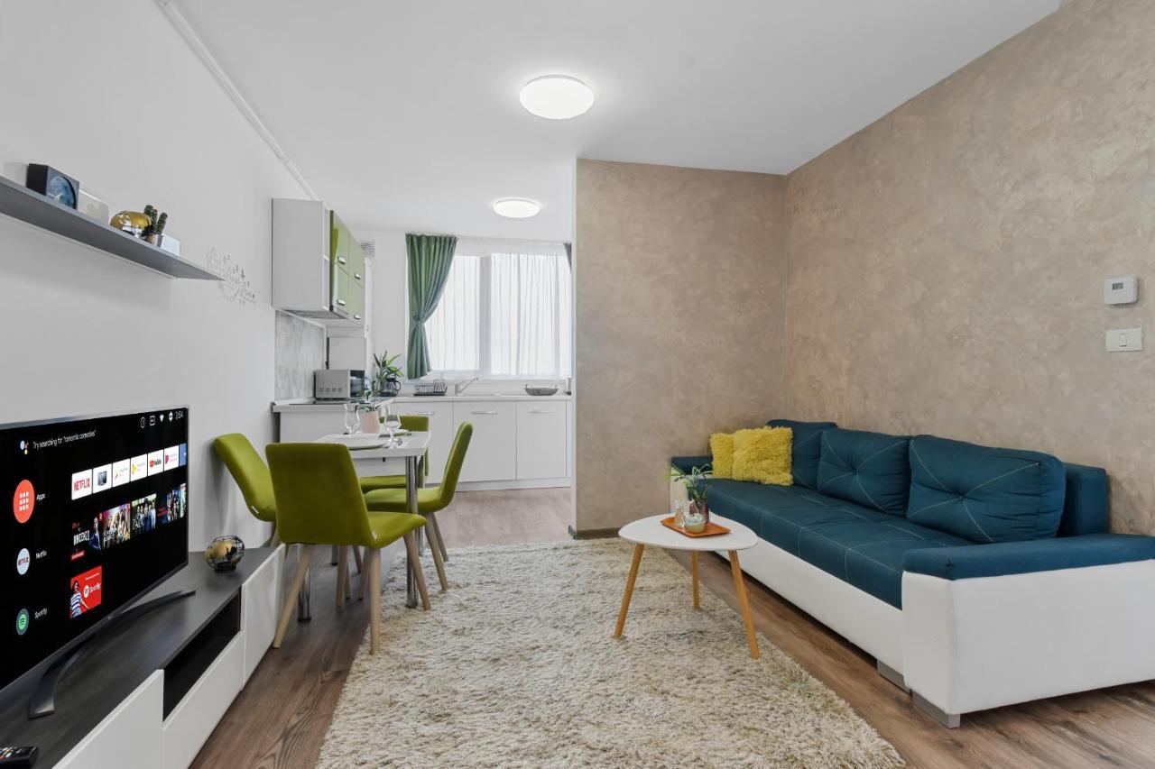 Modern In New Building With Panoramic View Apartment Brasov Bagian luar foto