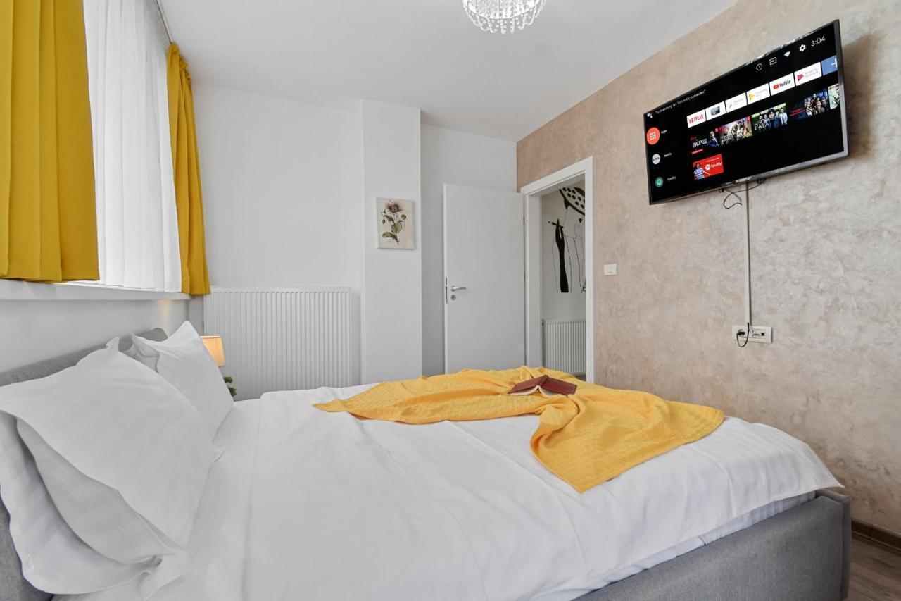 Modern In New Building With Panoramic View Apartment Brasov Bagian luar foto