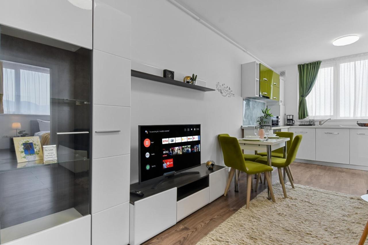 Modern In New Building With Panoramic View Apartment Brasov Bagian luar foto