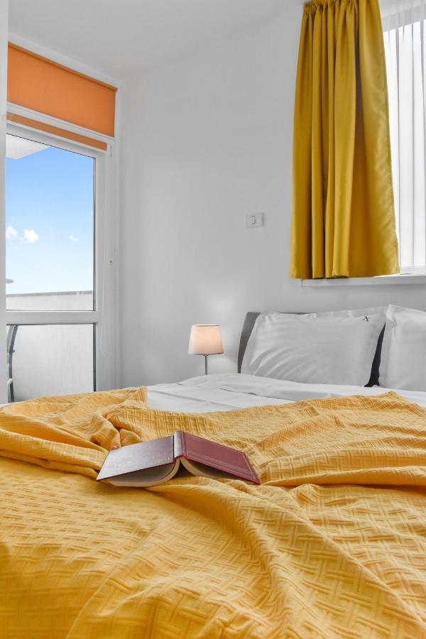 Modern In New Building With Panoramic View Apartment Brasov Bagian luar foto