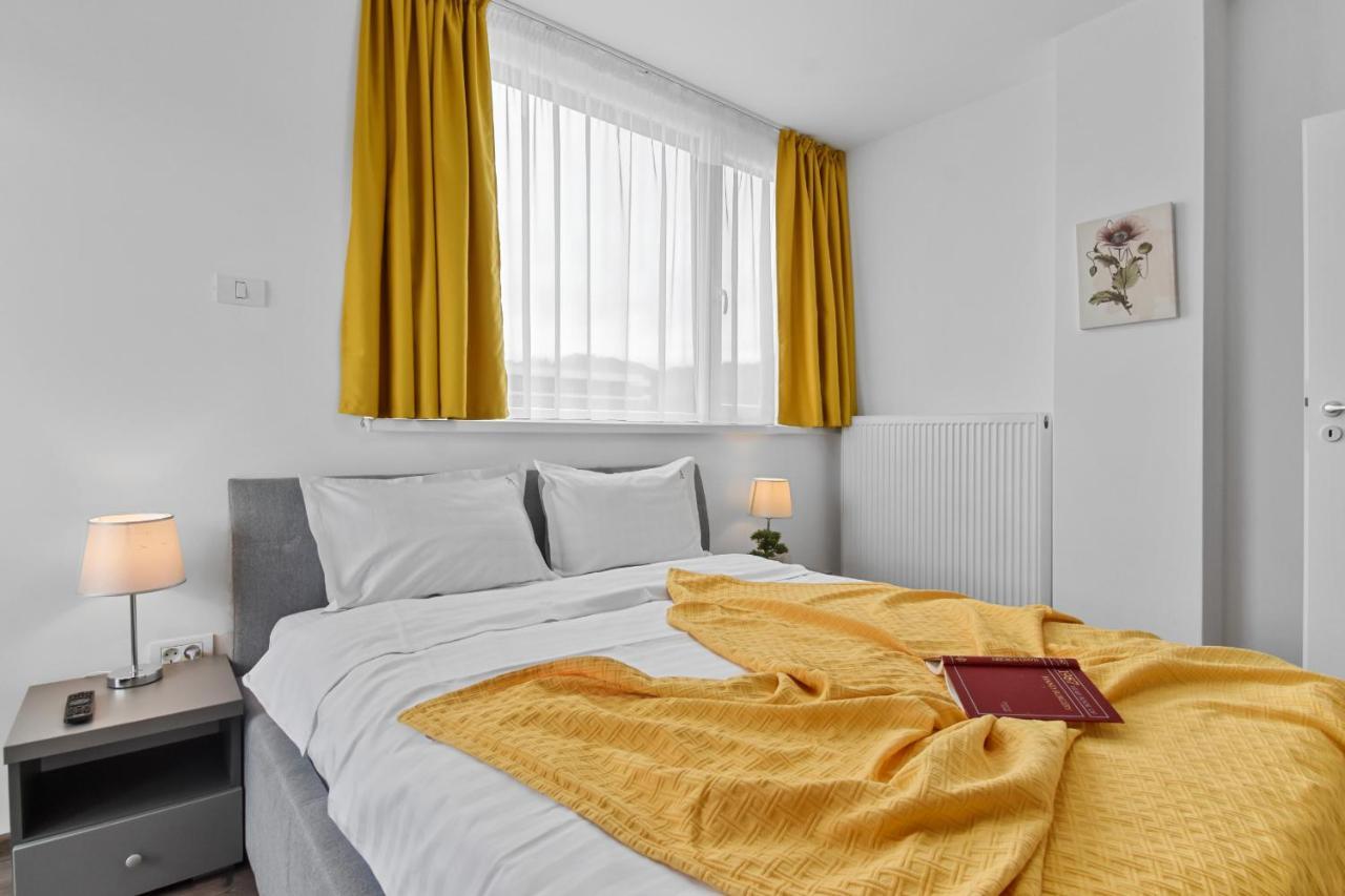 Modern In New Building With Panoramic View Apartment Brasov Bagian luar foto